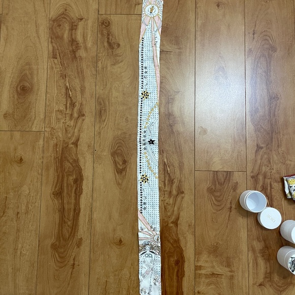 Authentic Christian Dior Silk Mitzah Scarf La Papesse LIKE NEW - Picture 7 of 7